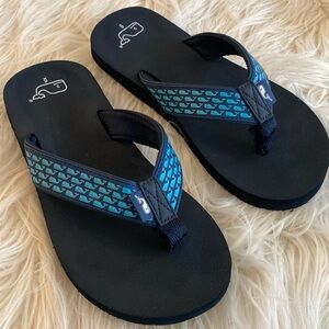 Vineyard vines flip flops